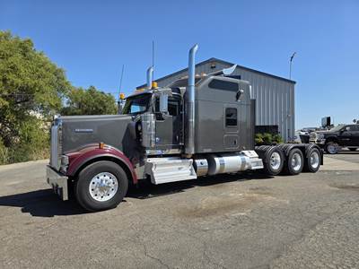 Kenworth W900L Tri Axle Sleeper Semi Truck - 86" Raised Roof Sleeper, Cummins 550HP, 18 Speed Manual