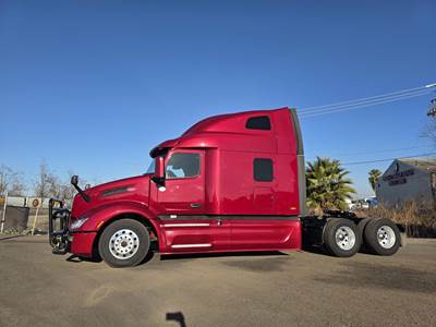 Peterbilt 579 Sleeper Semi Truck - 80" Raised Roof Sleeper, Cummins 500HP, 12 Speed Endurant Amt