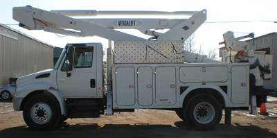 International 4300 Bucket Truck - Versalift VST-6000-MHI Aerial Lift 65 Ft  Working Height with Material Handling Jib For Lease/Rent | Duluth, MN |  B#562 | MyLittleSalesman.com