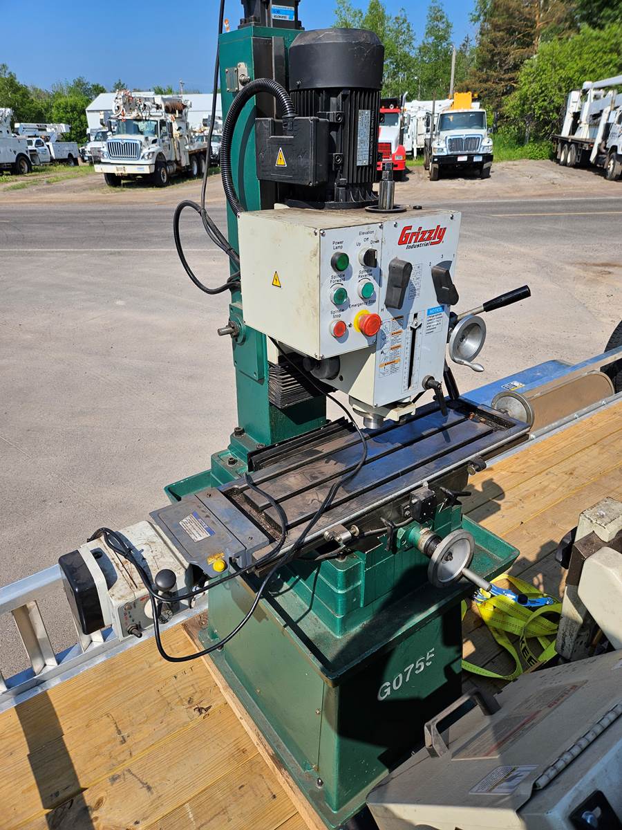 Grizzly Industrial Milling Machine G0755 HeavyDuty Mill / Drill with
