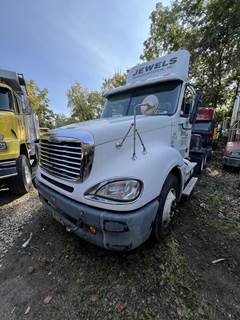 Freightliner Columbia 120 Day Cab Truck - Detroit 350HP, 10 Speed Manual