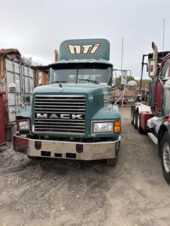 Mack CH613 Day Cab Truck - 400HP, 10 Speed Manual