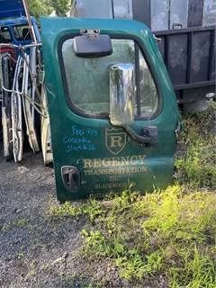 Freightliner Cascadia Right Door