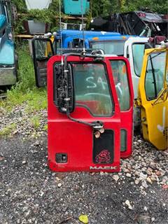 Mack Vision CXN613 Right Door for a Mack CXN613