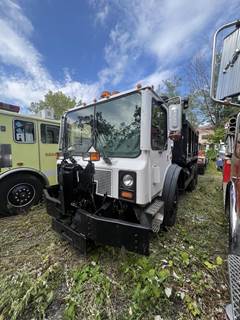 Mack MR688S Dump Truck - E7 300HP, Automatic