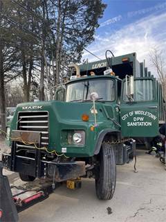 Mack DM688SX Tandem Axle Garbage Truck - E7-300, 300HP, Automatic