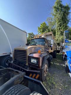 Mack RD690S Garbage Truck - E7, 460HP, Automatic