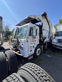 Peterbilt 320 Tandem Axle Garbage Truck - Cummins, 300HP, Automatic