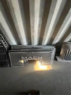 Mack MR Grille