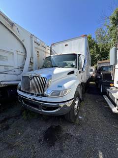 International DuraStar 4400 Refrigerated Truck - 260HP, Automatic