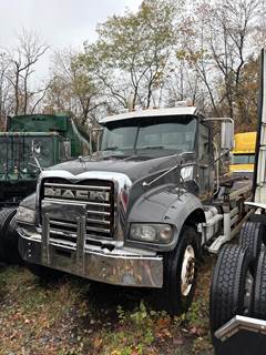 Mack Granite GU713 Roll Off Truck