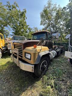 Mack RD688S Roll Off Truck - E7, 350HP, Manual