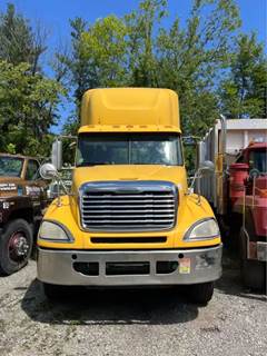 2009 Freightliner Columbia 120 Day Cab Truck