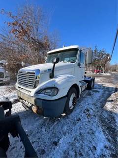 Freightliner Columbia 120 Salvage Truck