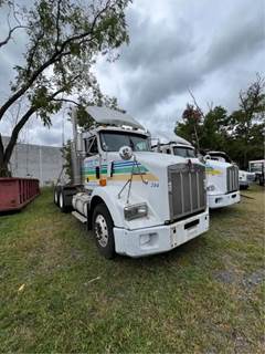 2004 Kenworth T800 Day Cab Truck
