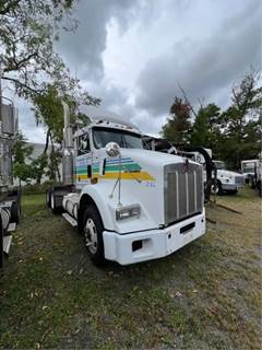2004 Kenworth T800 Day Cab Truck