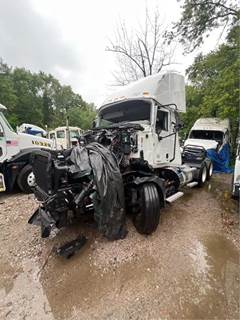 Mack Anthem Salvage Truck