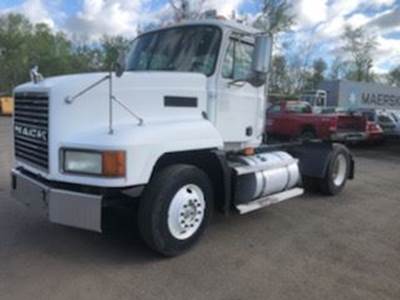 2001 Mack CH612 Cab & Chassis Truck