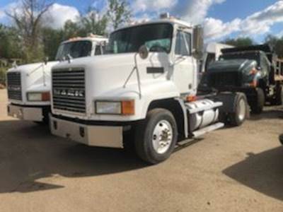 2001 Mack CH612 Cab & Chassis Truck