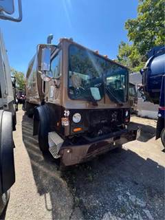 2001 Mack LE613 Garbage Truck