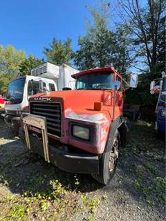 1996 Mack RD600K Roll Off Truck