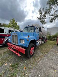1983 Mack RD686S Water Truck