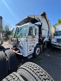 2006 Peterbilt 320 Garbage Truck