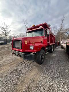 Volvo / WhiteGMC WG Salvage Truck