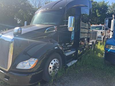 2020 Kenworth T680 Sleeper Semi Truck