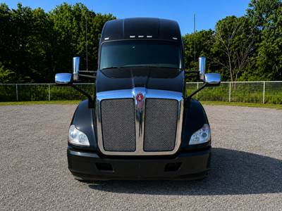 2020 Kenworth T680 Sleeper Semi Truck