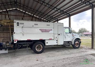 2001 International 4700 Chipper Truck