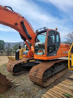 2018 Doosan DX225 Excavator - Hammer - Bucket