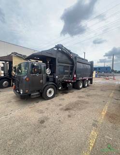 2020 Autocar 5000 Xpeditor Side Load Garbage Truck
