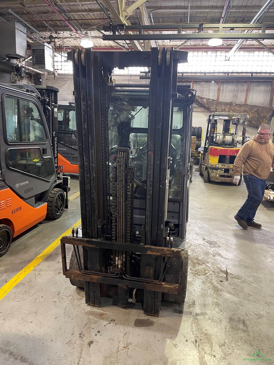 2015 Toyota 8F6U30 Pneumatic Tire Forklift For Sale, 2,253 Hours