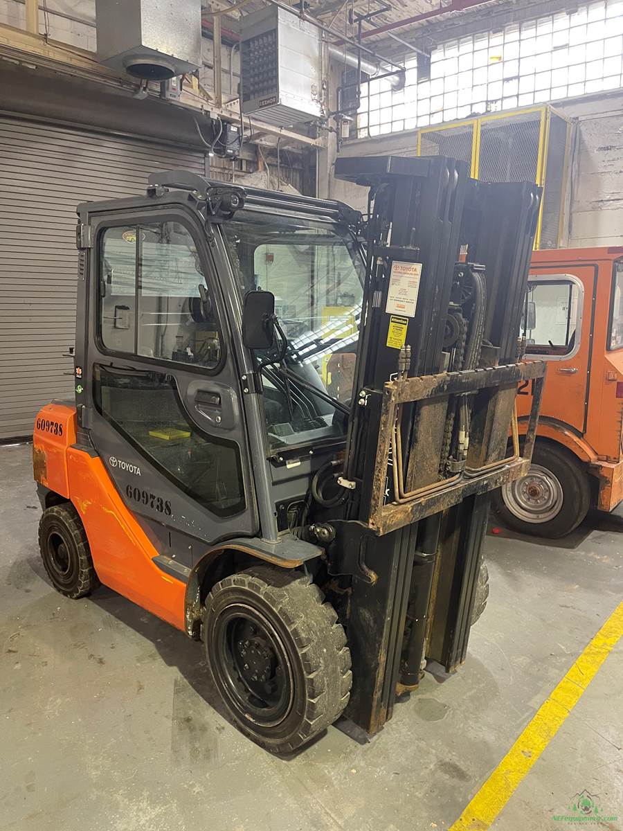 2014 Toyota 8FGU30 Pneumatic Tire Forklift For Sale, 2,105 Hours Columbus, OH