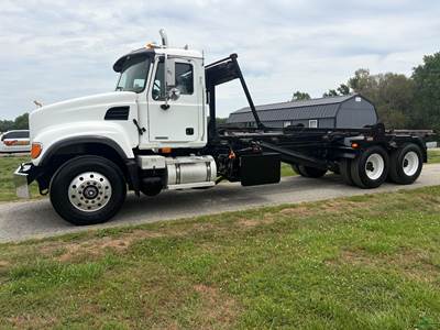 2007 Mack CV-713 Roll Off Truck