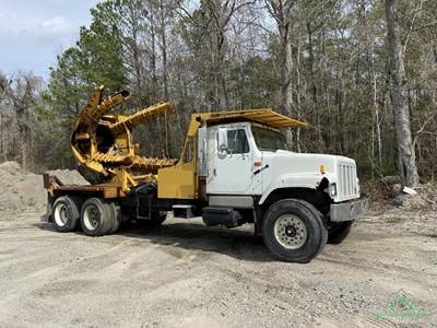 2000 International F2574 6X4 Tree Transfer Truck