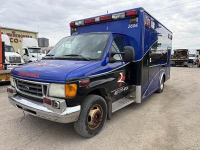 Ford E-450 Ambulance - Automatic