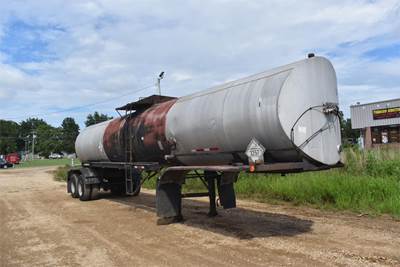 Etnyre 6700 GALLON Asphalt / Hot Oil Tank Trailer