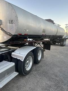 Etnyre 6750 GALLON Asphalt / Hot Oil Tank Trailer