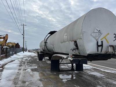 Fruehauf 7000 Gallon Asphalt / Hot Oil Tank Trailer