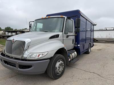International DuraStar 4300 Beverage Truck - Cummins, 240HP, Automatic
