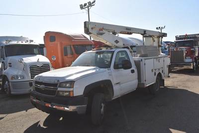 Chevrolet 3500 34 ft Boom / Bucket Truck - 2006 VERSALIFT TEL29NE Aerial Lift, Automatic