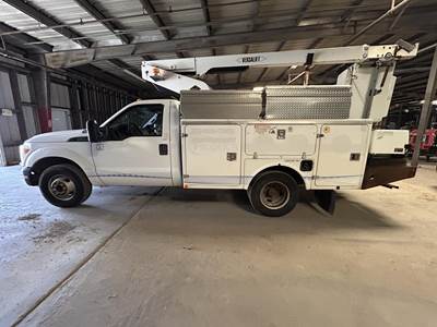 Ford F-350 35 ft Boom / Bucket Truck - 2011 VERSALIFT TEL35NE Aerial Lift, Automatic