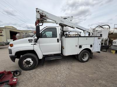 GMC TopKick C5500 37 ft Boom / Bucket Truck - 2006 ALTEC AT37G Aerial Lift, Automatic