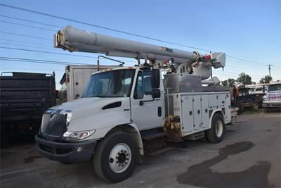 International DuraStar 4300 Boom / Bucket Truck - 2008 Altec L45M Aerial Lift, Automatic