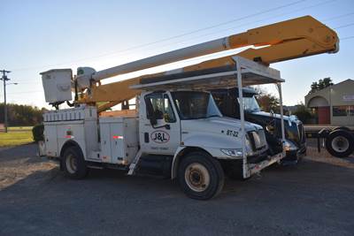 International DuraStar 4300 55 ft Boom / Bucket Truck - 2008 ALTEC AA755L Aerial Lift, 6+1 Spd