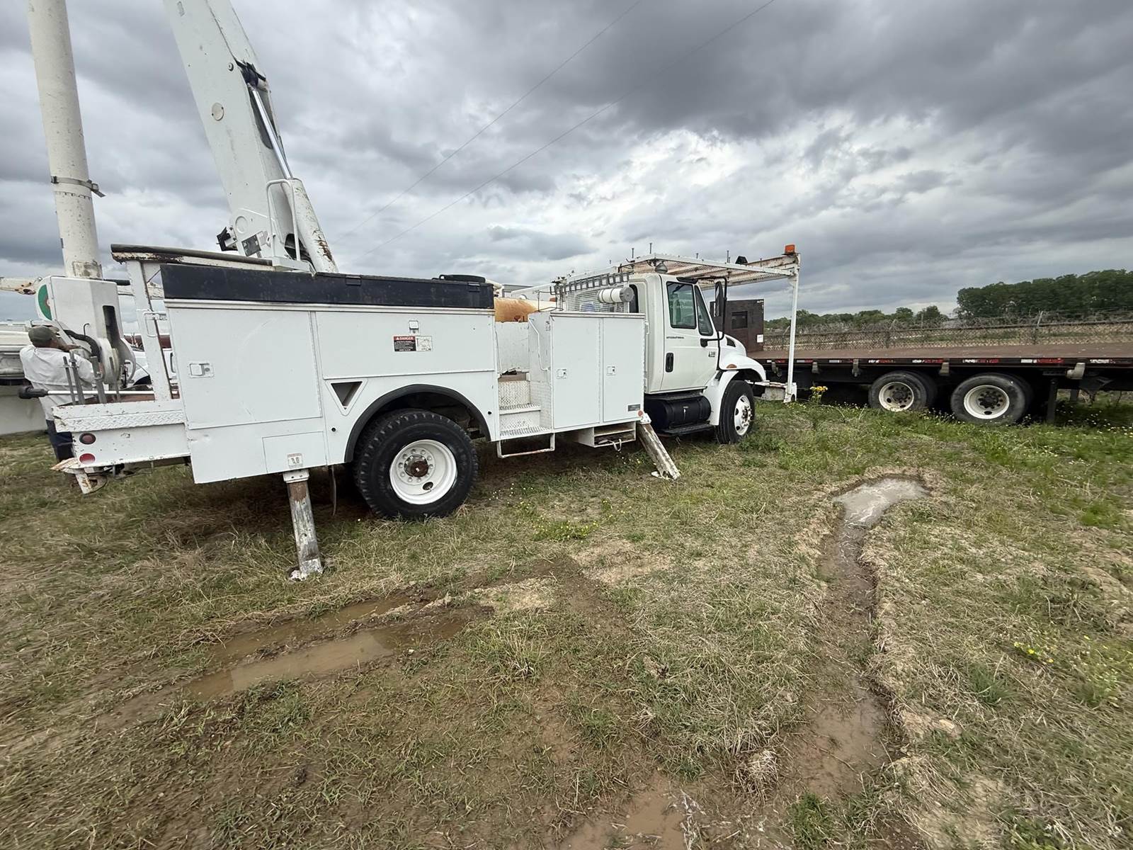 International DuraStar 4300 55 ft Boom / Bucket Truck - 2007 ALTEC ...