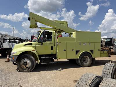 International DuraStar 4300 41 ft Boom / Bucket Truck - 2011 TEREX TL41M Aerial Lift, Automatic