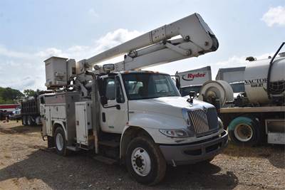 International DuraStar 4400 Boom / Bucket Truck - 2009 Terex HR46 Aerial Lift, Automatic